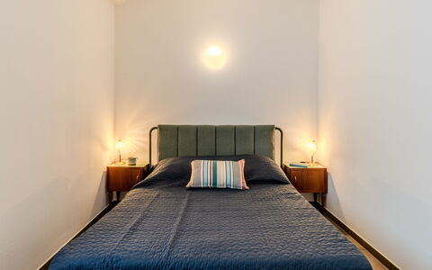 Tre Laghi: Lit, Chambre, Design Intérieur, Literie, Drap De Lit, Meubles, Sol, Bois, Sol, Linge