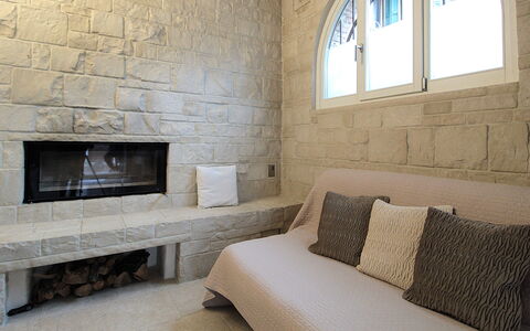 Design Loft, Romantic Retreat, Feltre: Mur, Sol, Design Intérieur, Sol, Mur De Pierre, Meubles, Canapé, Plafond, Salon, Pièce