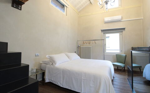 Design Loft, Romantic Retreat, Feltre: Mur, Design Intérieur, Sol, Sol, Bois, Plafond, Meubles, Lit, Chambre, Éclairage