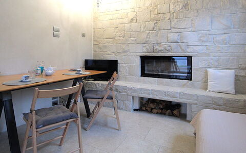 Design Loft, Romantic Retreat, Feltre: Mur, Meubles, Sol, Design Intérieur, Sol, Mur De Pierre, Plafond, Pièce, Salon, Chaise