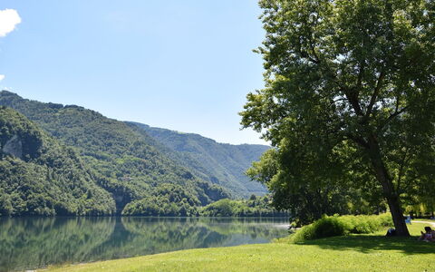 Design Loft, Romantic Retreat, Feltre: L'Eau, Vert, Plan D'Eau, Ressources En Eau, La Nature, Environnement Naturel, Arbre, Paysage Naturel, Montagnes Relief, Végétation