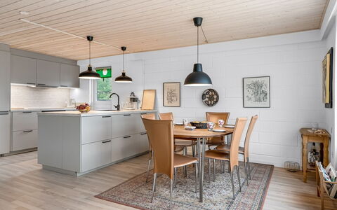 Johan - from the Sea: Meubles, Design Intérieur, Sol, Bois, Pièce, Plafond, Sol, Table, Cabinetry, Éclairage