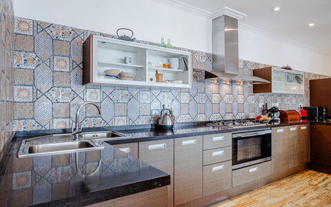 Casela: Cuisine, Sol, Comptoir, Design Intérieur, Appareil De Cuisine, Sol, Cabinetry, Principaux Appliance, Tuile, Robinet