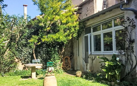 Le Jardin: Arbuste, Zone Résidentielle, Domicile, Biens, Jardin, Pelouse, Aménagement Paysager, Cour, Manoir, Villa