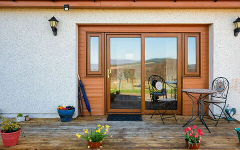 Crofters View: Arbuste, Zone Résidentielle, Domicile, Biens, Jardin, Pelouse, Aménagement Paysager, Cour, Manoir, Villa