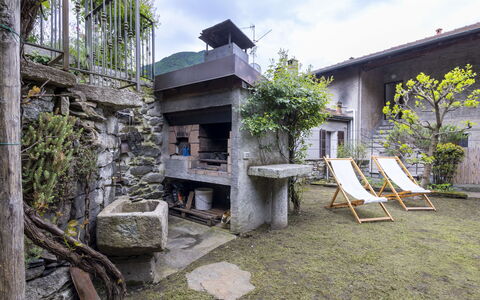 Il Glicine: Arbuste, Zone Résidentielle, Domicile, Biens, Jardin, Pelouse, Aménagement Paysager, Cour, Manoir, Villa