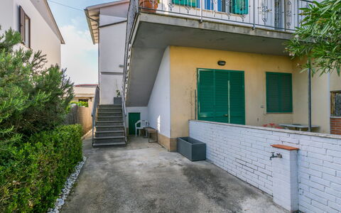 Apt Via Toselli: Arbuste, Zone Résidentielle, Domicile, Biens, Jardin, Pelouse, Aménagement Paysager, Cour, Manoir, Villa