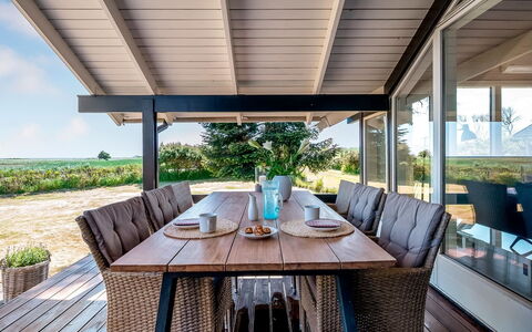 Ama - 250M from the Sea: Bois, Domicile, Porche, Plate-Forme, Dur, Toit, Tache De Bois, Parquet, Eco Hôtel