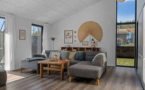 Petri - 1Km from the Sea: Sol, Bois, Meubles, Parquet, Sol, Design Intérieur, Canapé, Salon, Revêtement De Sol Stratifié, Domicile