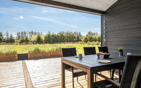 Petri - 1Km from the Sea: Bois, Domicile, Porche, Plate-Forme, Dur, Toit, Tache De Bois, Parquet, Eco Hôtel