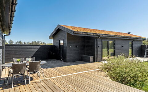 Petri - 1Km from the Sea: Bois, Domicile, Porche, Plate-Forme, Dur, Toit, Tache De Bois, Parquet, Eco Hôtel