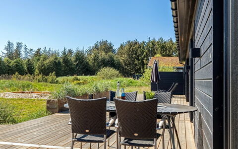 Petri - 1Km from the Sea: Bois, Domicile, Porche, Plate-Forme, Dur, Toit, Tache De Bois, Parquet, Eco Hôtel