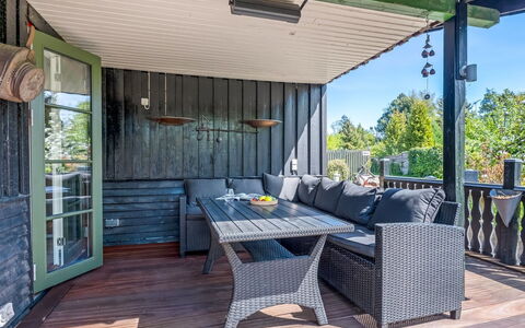 Eljena - 550M from the Sea: Bois, Sol, Design Intérieur, Sol, Meubles, Parquet, Pièce, Plafond, Tache De Bois, Dur