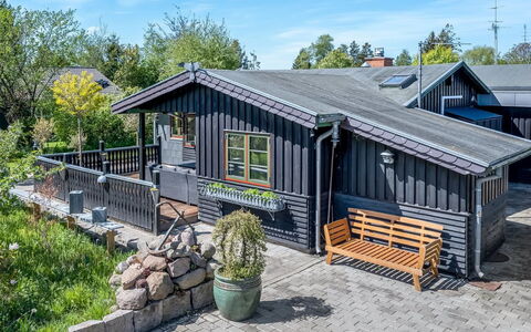Eljena - 550M from the Sea: Bois, Domicile, Porche, Plate-Forme, Dur, Toit, Tache De Bois, Parquet, Eco Hôtel