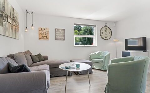 Agneta - 1Km from the Sea: Meubles, Design Intérieur, Canapé, Sol, Sol, Mur, Salon, Pièce, Plafond, Bois