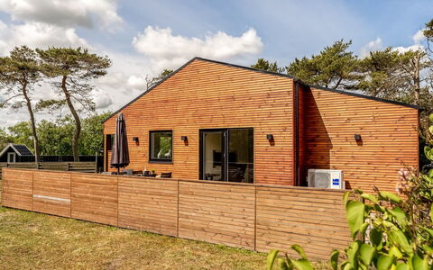 Jerrik - 200M from the Sea: Bois, Domicile, Porche, Plate-Forme, Dur, Toit, Tache De Bois, Parquet, Eco Hôtel