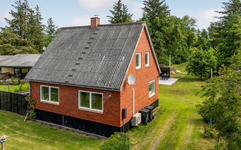 Arben - 900M from the Sea: Bois, Domicile, Porche, Plate-Forme, Dur, Toit, Tache De Bois, Parquet, Eco Hôtel