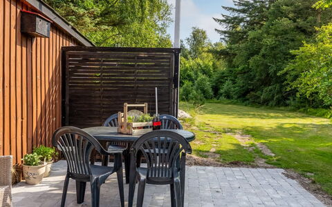 Arben - 900M from the Sea: Bois, Domicile, Porche, Plate-Forme, Dur, Toit, Tache De Bois, Parquet, Eco Hôtel