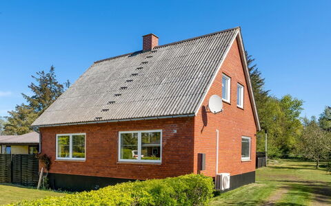 Arben - 900M from the Sea: Bois, Domicile, Porche, Plate-Forme, Dur, Toit, Tache De Bois, Parquet, Eco Hôtel