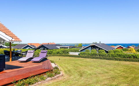 Hoghni - 300M from the Sea: Maison, Toit, Domicile, Chalet, Biens, Ferme, Villa, Porche, Siding