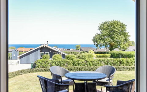 Hoghni - 300M from the Sea: Bois, Domicile, Porche, Plate-Forme, Dur, Toit, Tache De Bois, Parquet, Eco Hôtel