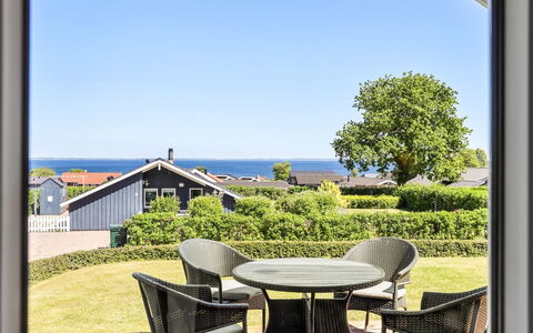 Hoghni - 300M from the Sea: Bois, Domicile, Porche, Plate-Forme, Dur, Toit, Tache De Bois, Parquet, Eco Hôtel