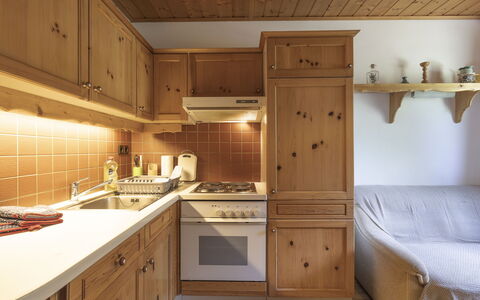 Schladming 623: Meubles, Cabinetry, Cuisine, Design Intérieur, Bois, Comptoir, Sol, Plafond, Sol, Appareil De Cuisine