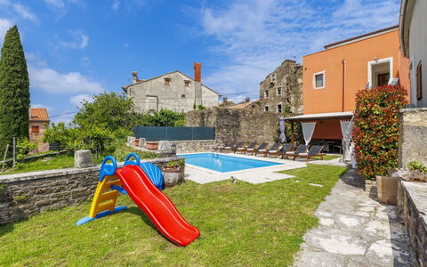 Villa Letizia: Composite, Porche, Eco Hôtel, Ombre, Plate-Forme, Mobilier De Jardin, Balcon, Patio, Pot De Fleur, Tache De Bois