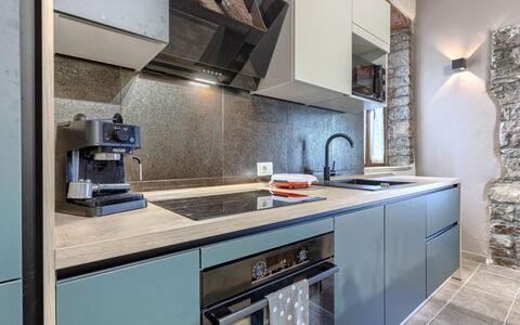 Villa Letizia: Cuisine, Appareil De Cuisine, Comptoir, Principaux Appliance, Cabinetry, Design Intérieur, Électroménager, Bois, Sol, Cuisinière