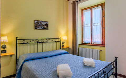 Angela: Design Intérieur, Domicile, Appartement, Chambre, Pièce, Lit, Cadre De Lit, Literie, Drap De Lit, Hôtel