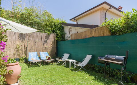 Appartamento Stipeto: Composite, Porche, Eco Hôtel, Ombre, Plate-Forme, Mobilier De Jardin, Balcon, Patio, Pot De Fleur, Tache De Bois