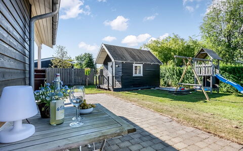 Shania - 300M from the Sea: Herbe, Prairie, Lot Terre, Chalet, Zone Rurale, Prairie, Batiments Jardin, Jardin, Cabanon