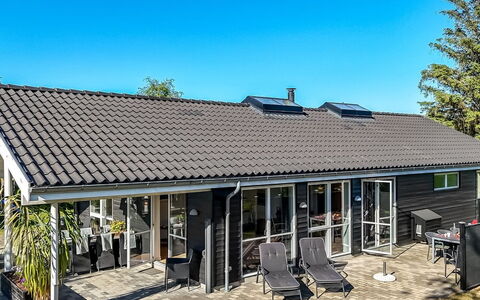Shania - 300M from the Sea: Herbe, Prairie, Lot Terre, Chalet, Zone Rurale, Prairie, Batiments Jardin, Jardin, Cabanon