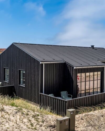 Tessa - 500M from the Sea
