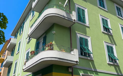 Corso Roma 15 Vacanze - Levanto: Bâtiment, Façade, Appartement, Zone Résidentielle, Design Urbain, Domicile, Condominium, Balcon, Usage Mixte, Peindre