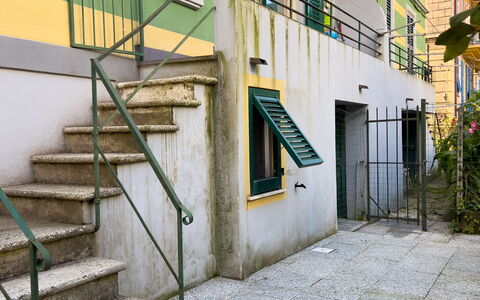 Corso Roma 15 Vacanze - Levanto: Mur, Vert, Escaliers, Architecture, Balustrade, Composite, Le Fer, Métal, Béton, Balcon