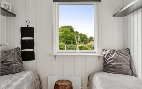 Eweline - 400M from the Sea: Bois, Design Intérieur, Sol, Sol, Chambre, Meubles, Pièce, Lit, Plafond, Literie