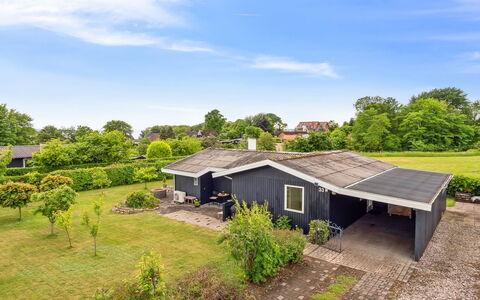 Eweline - 400M from the Sea: Maison, Toit, Domicile, Chalet, Zone Résidentielle, Couverture De Sol, Biens, Pelouse, Ferme, Jardin