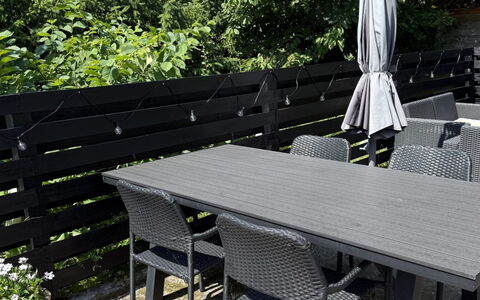 Aamunde - 600M from the Sea: Meubles, Mobilier De Jardin, Table, Tableau De Plein Air, Chaise, Ombre, Jardin, Patio, Dur, Arrière-Cour