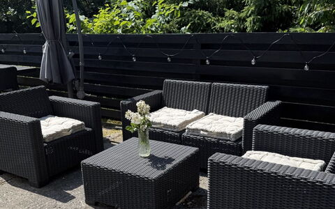 Aamunde - 600M from the Sea: Meubles, Mobilier De Jardin, Pot De Fleur, Osier, Plante D'Appartement, Jardin, Chaise, Tableau De Plein Air, Dur