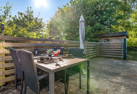 Aamunde - 600M from the Sea: Bois, Meubles, Mobilier De Jardin, Tableau De Plein Air, Chaise, Arrière-Cour, Jardin, Ombre, Table Cuisine Et Salle A Manger, Patio