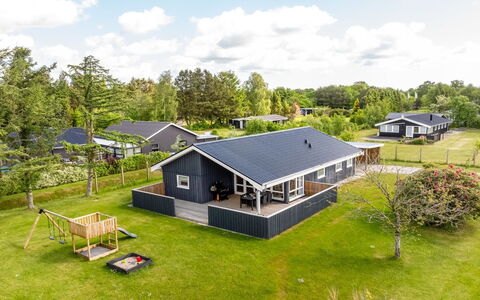 Ebertine - 740M to the Fjord: Maison, Domicile, Toit, Chalet, Biens, Aménagement Paysager, Batiments Jardin, Siding, Ferme