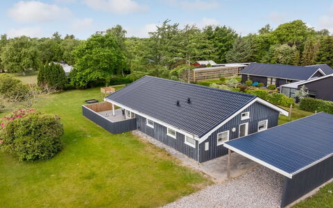 Ebertine - 740M to the Fjord: Maison, Domicile, Toit, Chalet, Biens, Aménagement Paysager, Batiments Jardin, Siding, Ferme