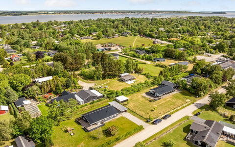 Ebertine - 740M to the Fjord: Maison, Domicile, Toit, Chalet, Biens, Aménagement Paysager, Batiments Jardin, Siding, Ferme