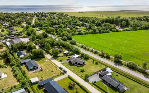 Ebertine - 740M to the Fjord: Maison, Domicile, Toit, Chalet, Biens, Aménagement Paysager, Batiments Jardin, Siding, Ferme