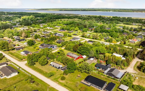 Ebertine - 740M to the Fjord: Maison, Domicile, Toit, Chalet, Biens, Aménagement Paysager, Batiments Jardin, Siding, Ferme