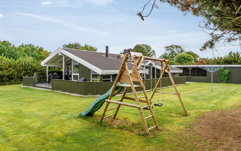 Windelgard - from the Sea: Lot Terre, Domicile, Ombre, Couverture De Sol, Jardin, Pelouse, Chalet, Biens, Aménagement Paysager, Cour
