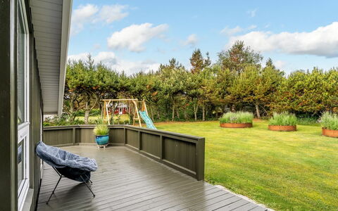 Windelgard - from the Sea: Jardin, Parquet, Plate-Forme, Planche, Dur, Arrière-Cour, Tache De Bois, Pelouse, Ombre, Aménagement Paysager