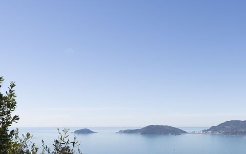 Bonaria Boutique House Ac, Wifi, Cinque Terre: Ciel, Bleu, L'Eau, Ressources En Eau, Plan D'Eau, Horizon, Paysage Naturel, Cotiers Et Relief Océaniques, Mer, Colline