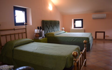 Casa Carletto, Abruzzo: Meubles, Design Intérieur, Sol, Sol, Chambre, Lit, Bois, Pièce, Literie, Drap De Lit